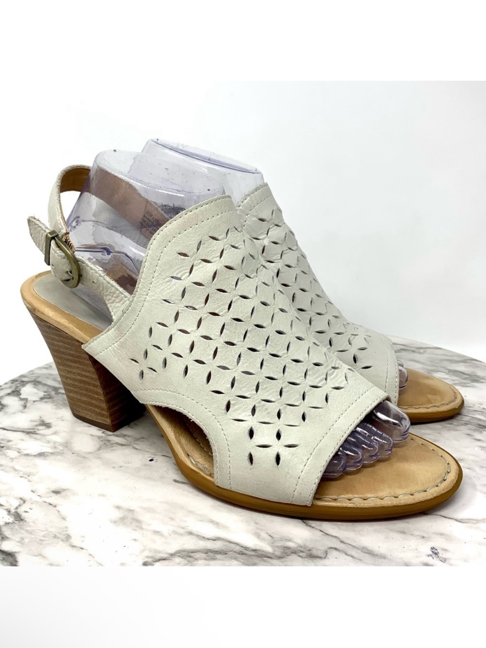 Born Stella Perforated Cream Leather Comfort Sandals 10 Classic Rustic Edgy Boho